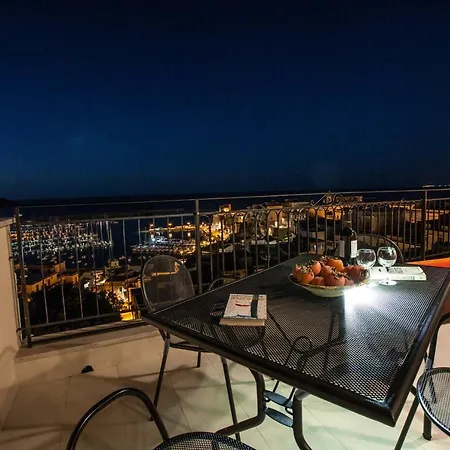 Sicilia Ovest - Terrazza Orologio E Terrazza Sul Mare Apartment